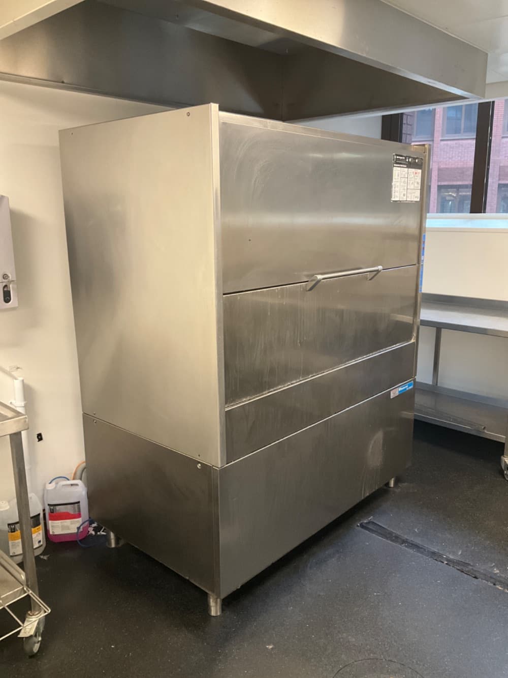 "Hoonved" Commercial Dishwasher 