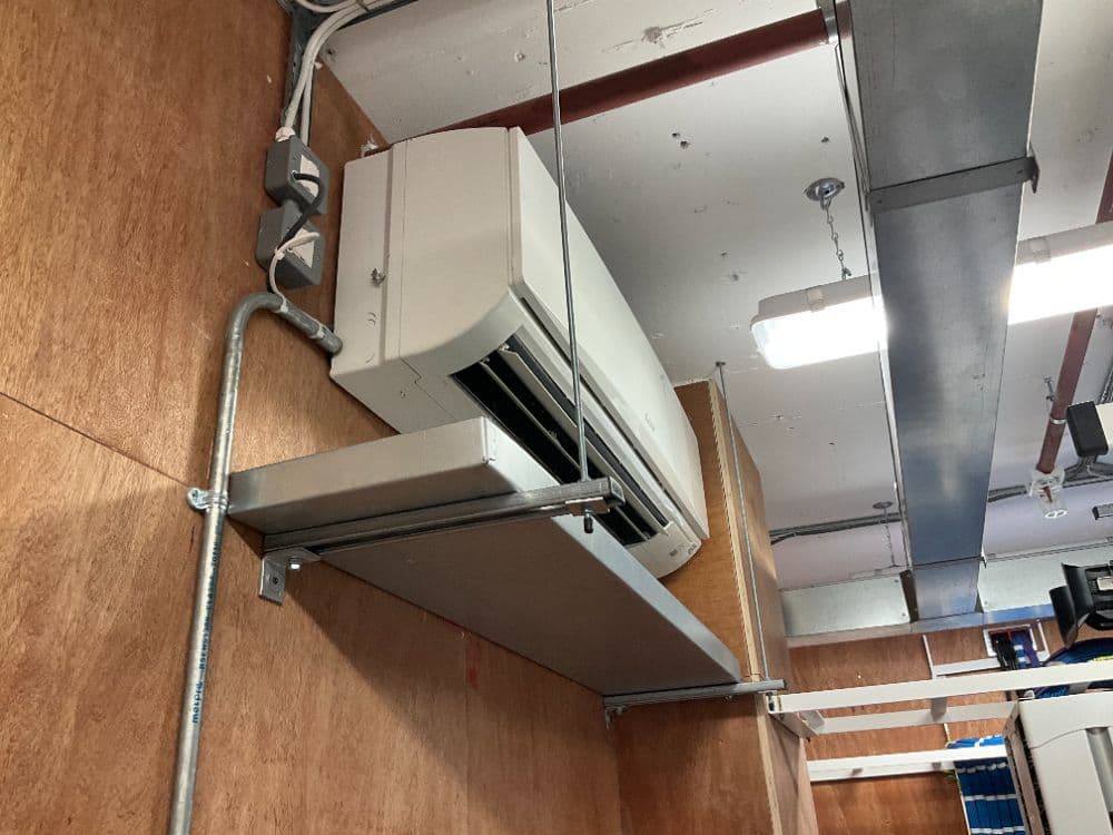 Room air conditioning units