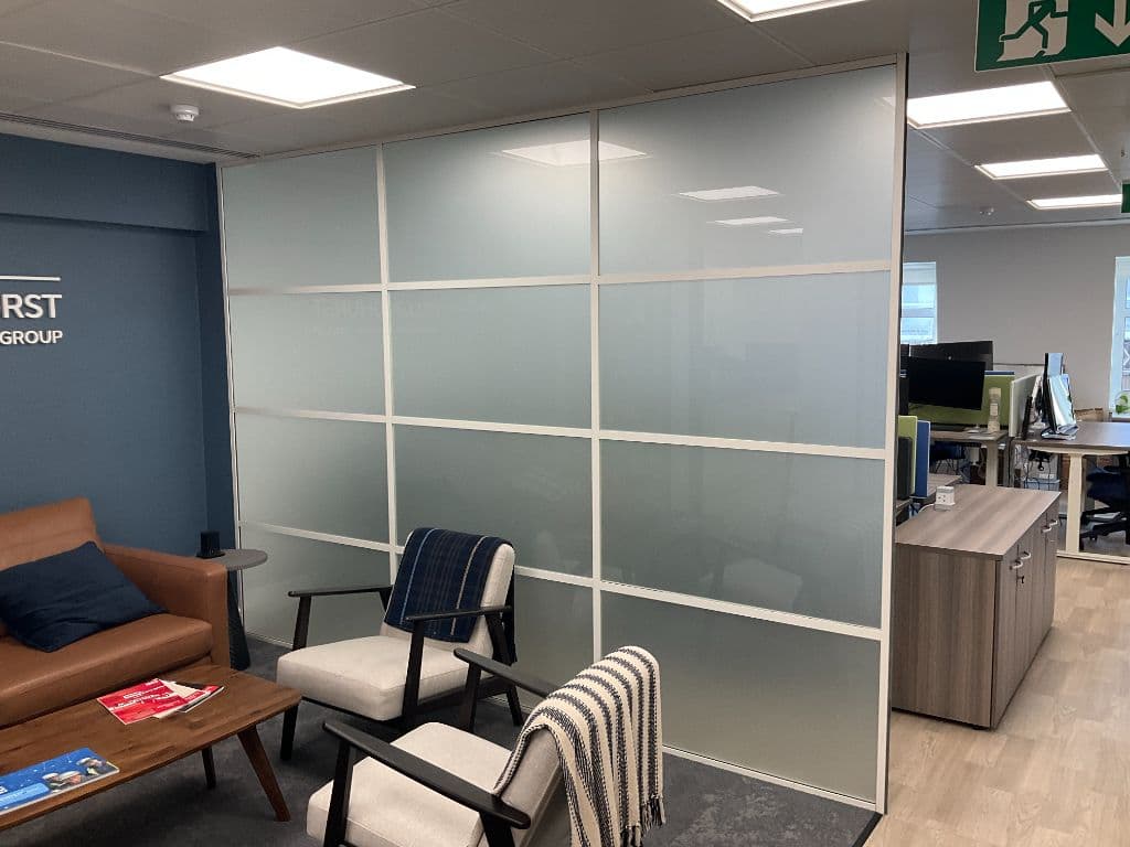 Glass partition panel
