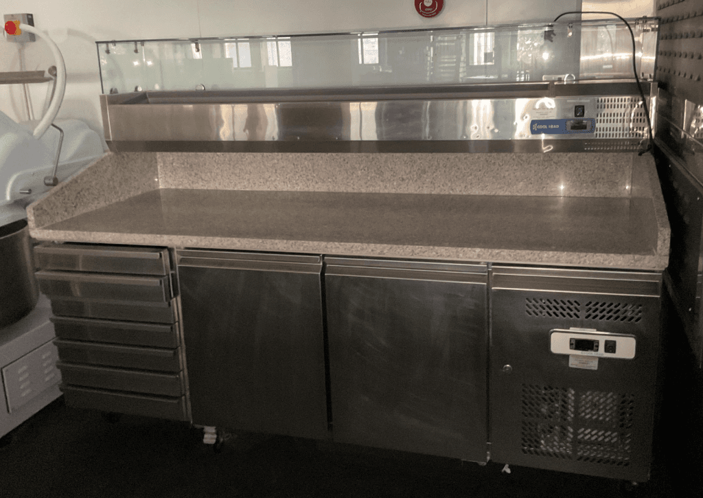 "Cool Head" Refrigerated Pizza Prep Counter