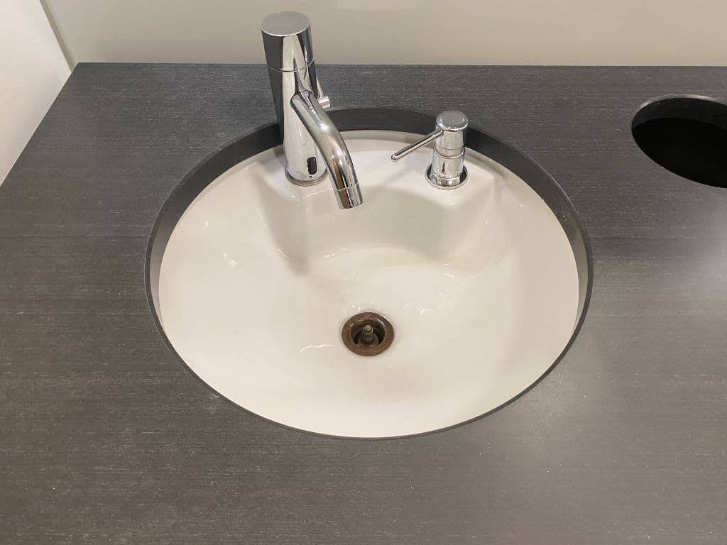 Ceramic sinks