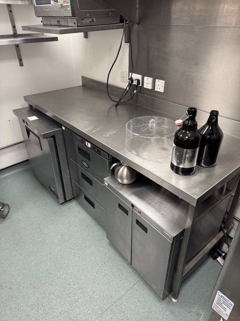 Commercial kitchen worktops
