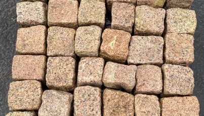Reclaimed Granite Setts – Pink
