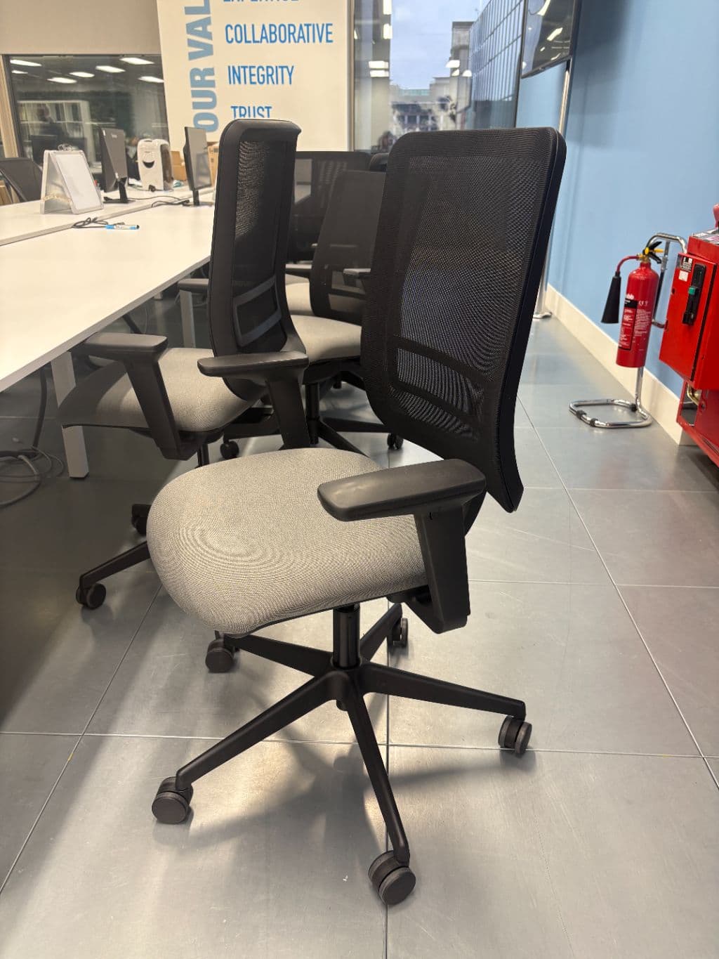 Mesh-back office task chair