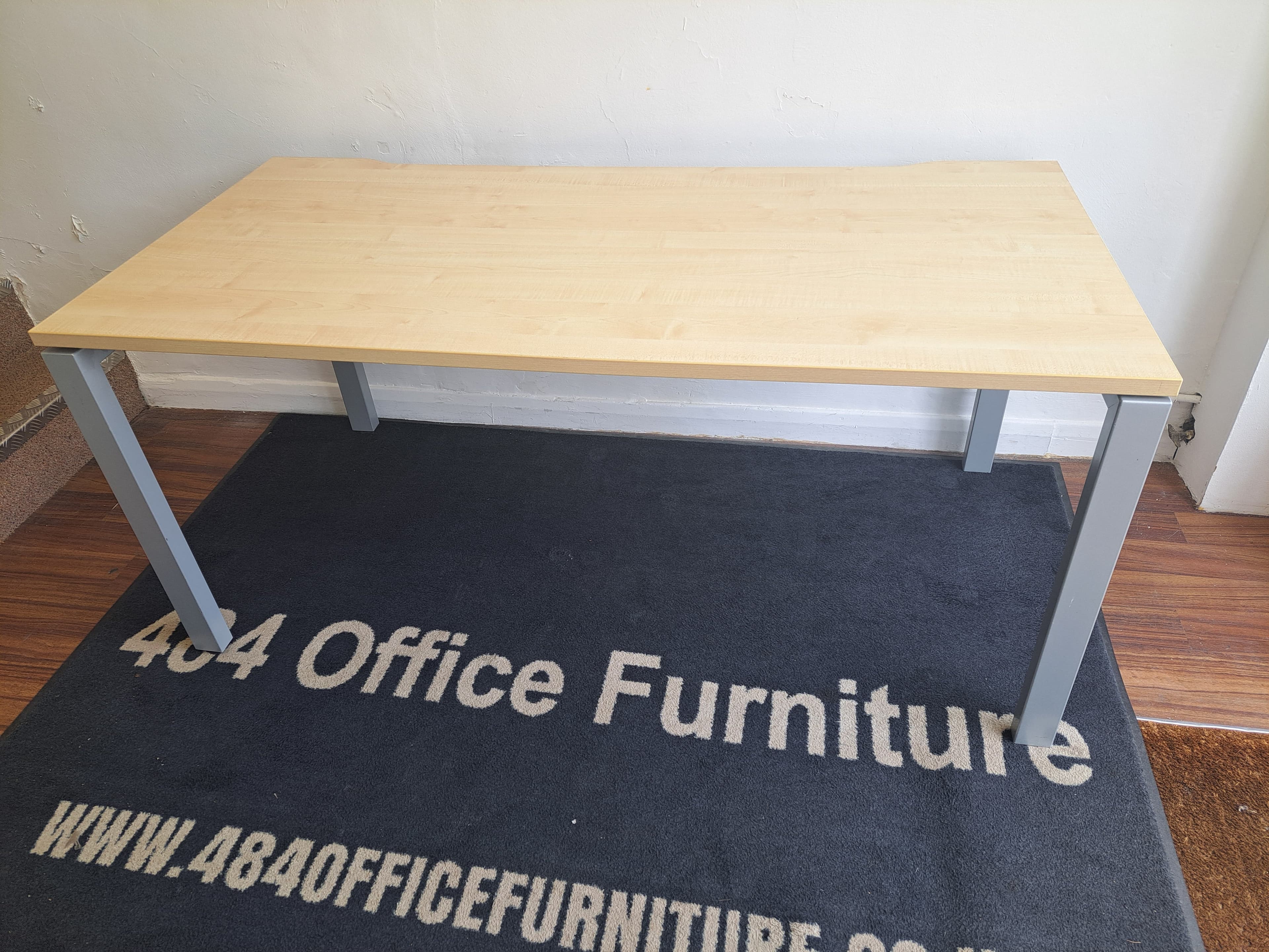Maple 1600mm bench style straight desks