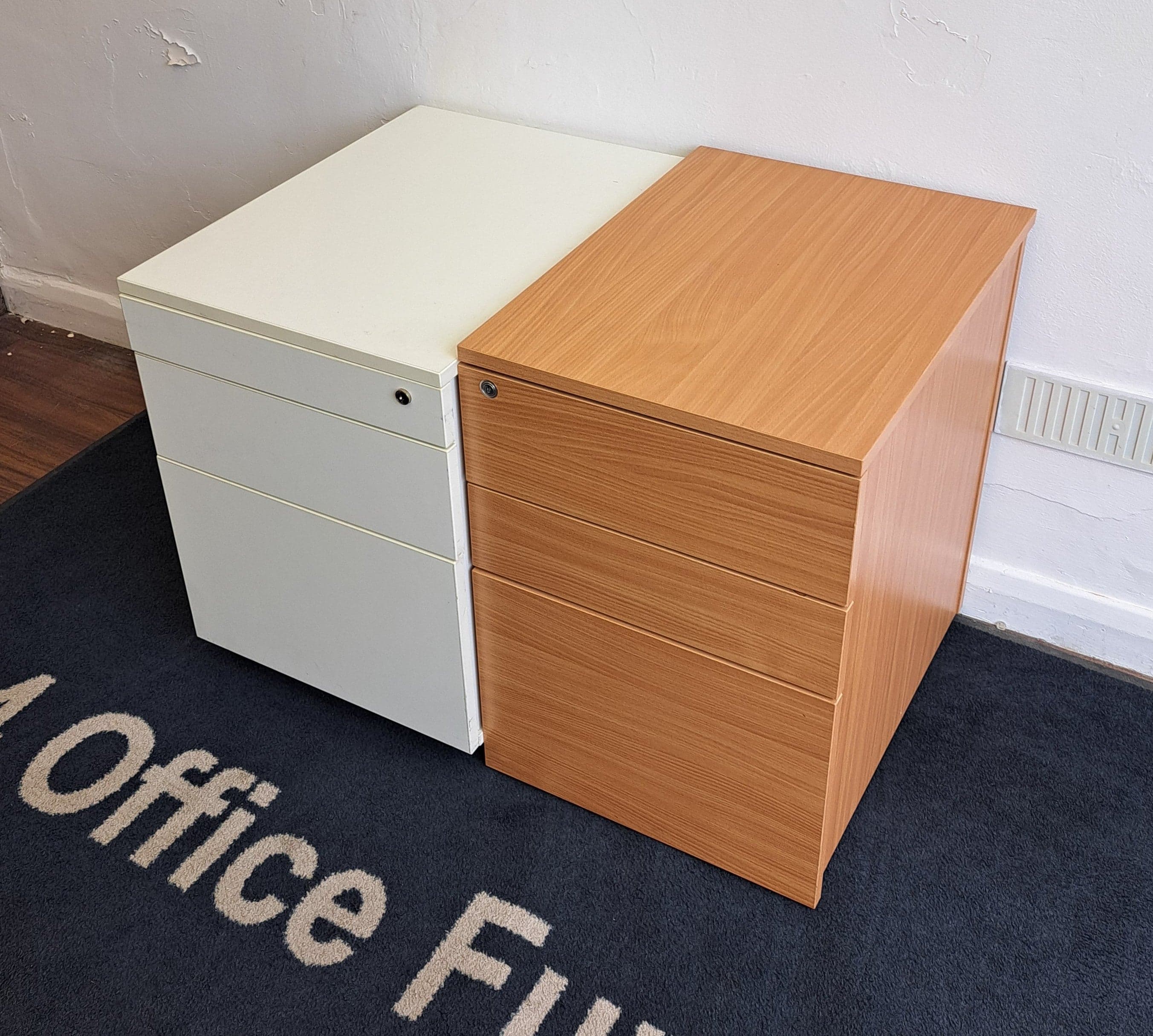 Mobile pedestals in wood or metal various colours