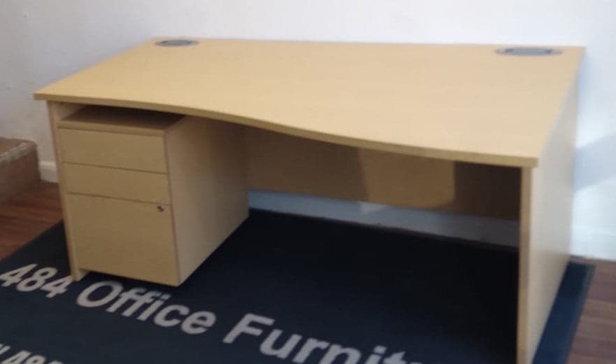 Light oak 1600mm wave desks