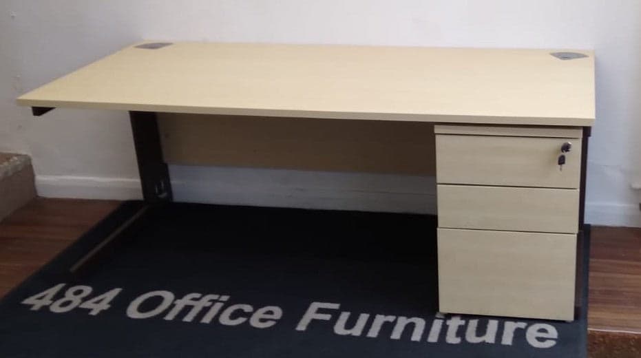 Maple 1800mm by 800mm straight desks