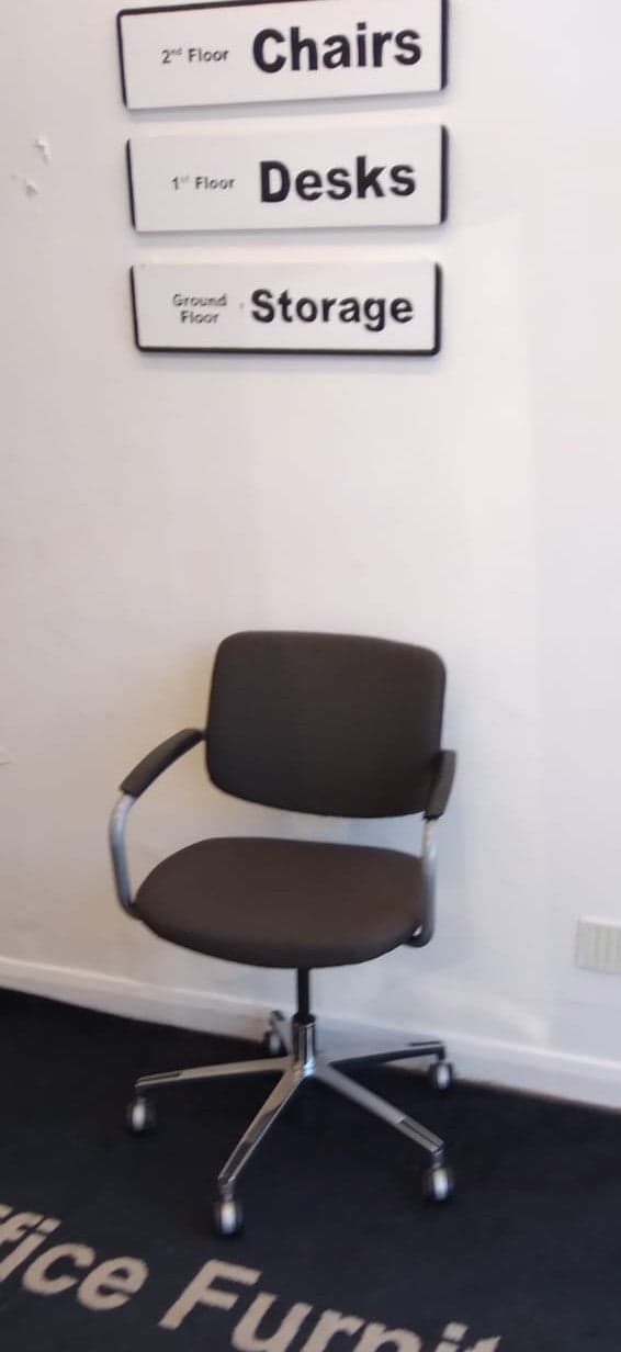 Brown & Chrome Connection gas lift swivel meeting or operator chairs