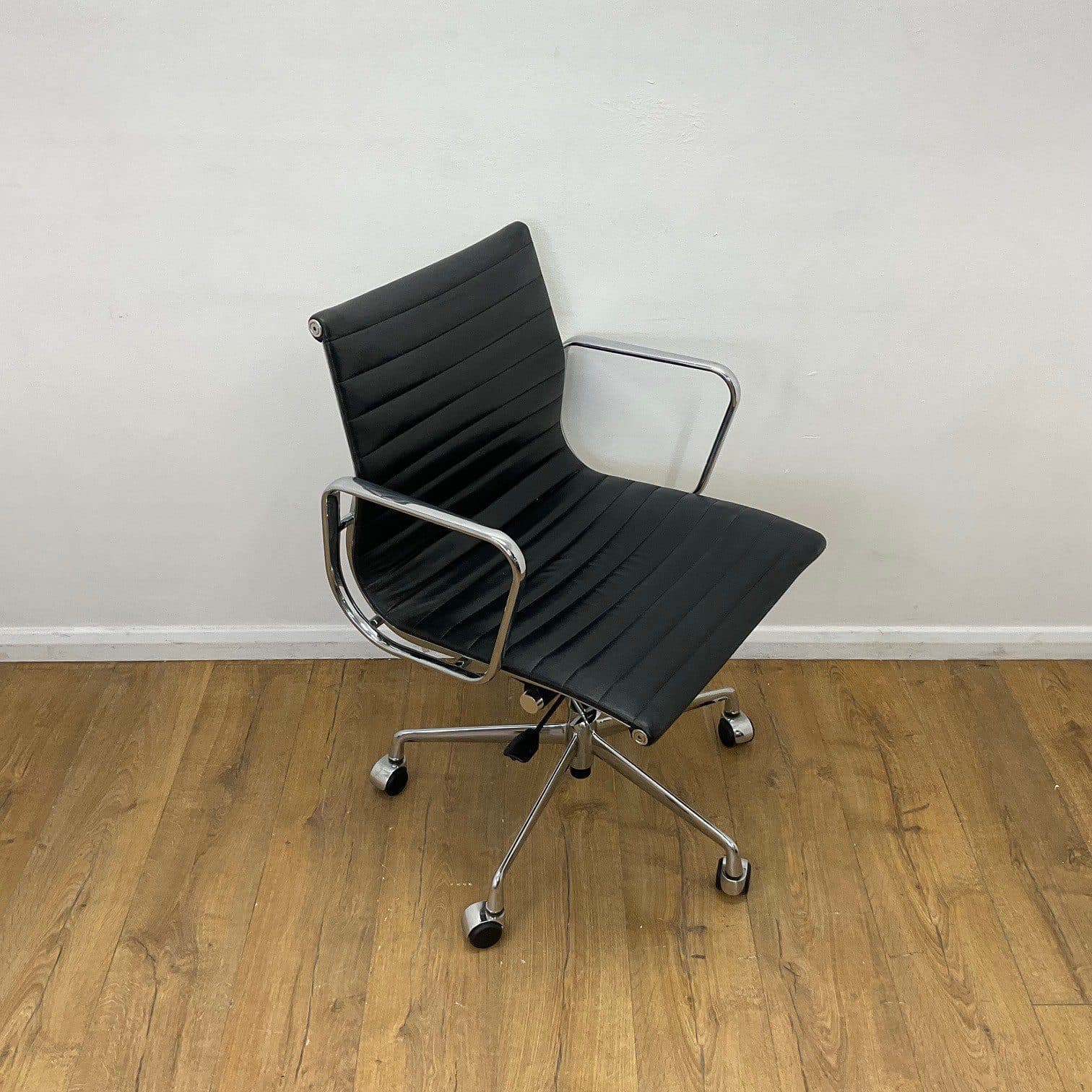 Black Leather Mobile Meeting Chair